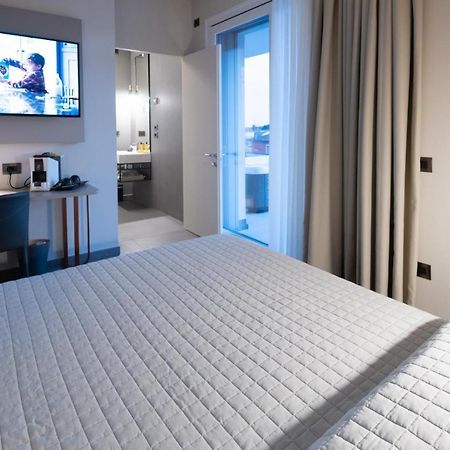 Bbcube Hotel Порто Виро Екстериор снимка