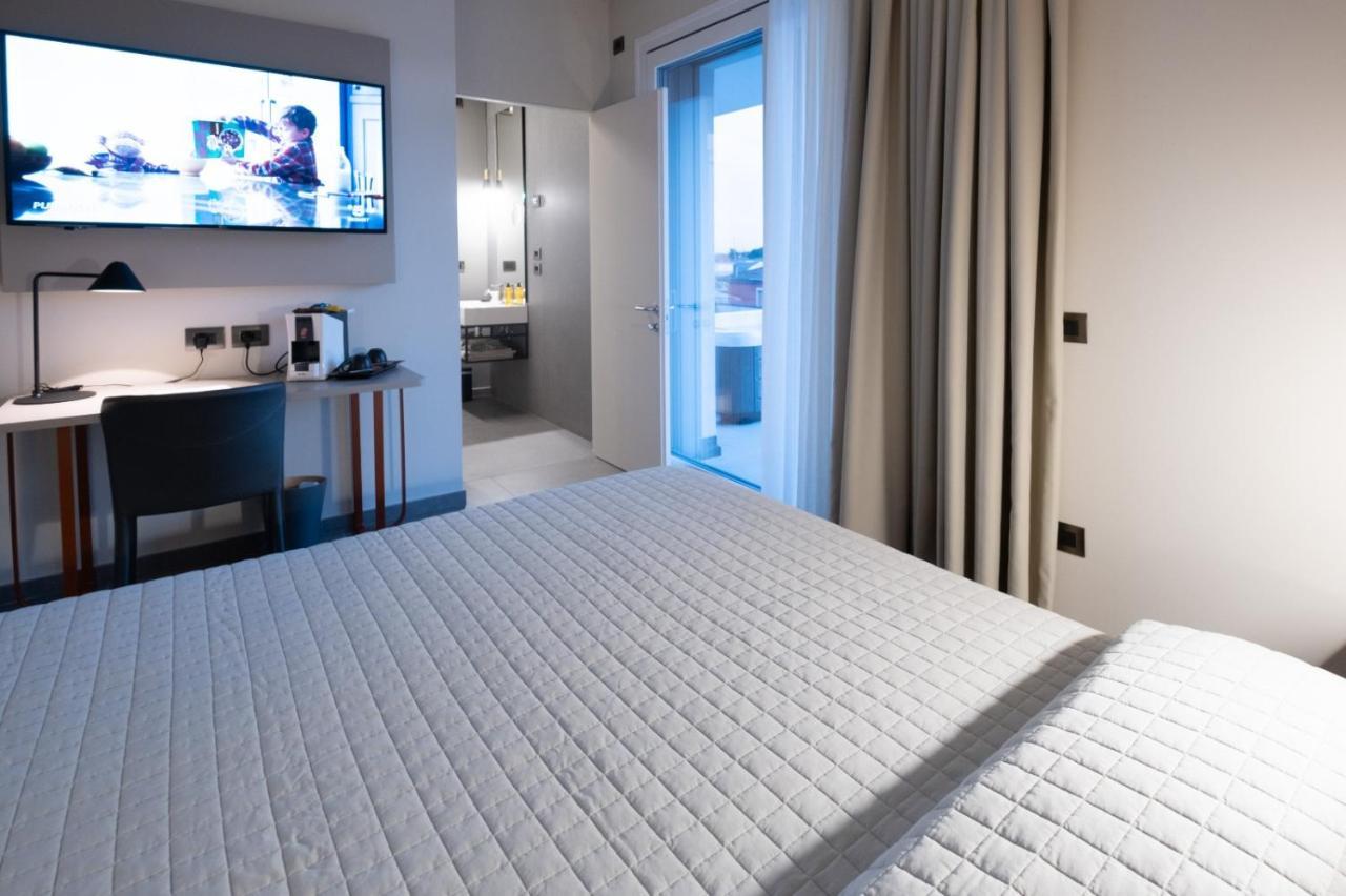 Bbcube Hotel Порто Виро Екстериор снимка
