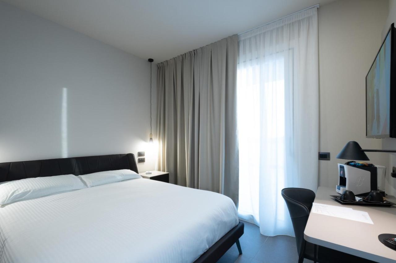 Bbcube Hotel Порто Виро Екстериор снимка